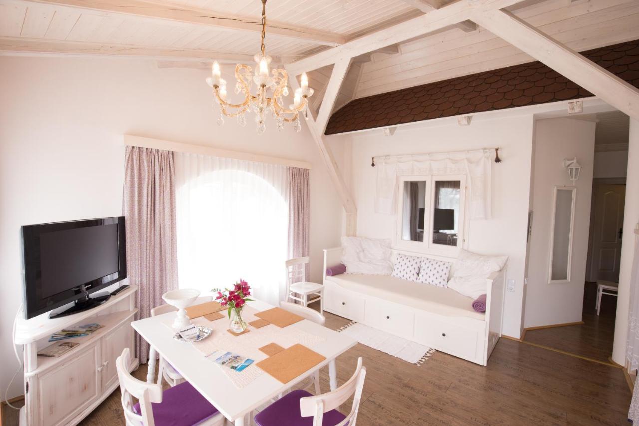 Bacchus Apartman - Borbarlang, Badacsony Badacsonytomaj Ngoại thất bức ảnh
